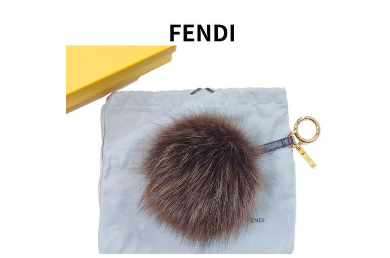 ＊美品＊【FENDI 】フェンディ ポンポンチャーム ファーチャームキーリング 2026.9.30 フェンディ ポンポン チャーム バッグチャーム キーホルダー